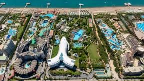 CONCORDE DELUXE RESORT Pools & Beach